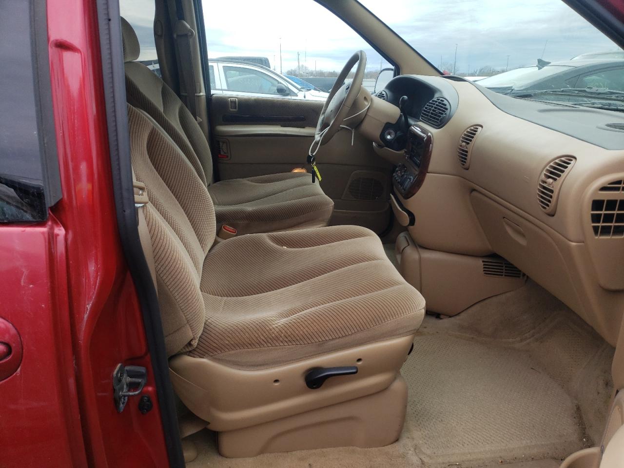 Photo 5 from auction – 1997 CHRYSLER TOWN & COU with VIN 1C4GP54R6VB322928