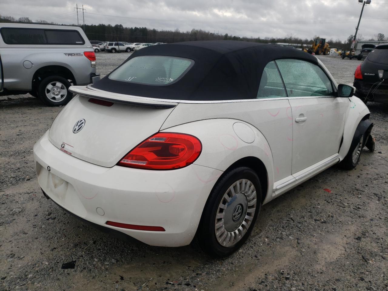 Photo 4 from auction – 2013 VOLKSWAGEN BEETLE with VIN 3VW5P7AT6DM813460