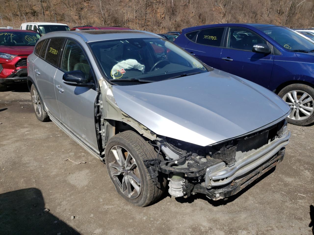 Photo 1 from auction – 2015 VOLVO V60 CROSS with VIN YV4612HK5F1002058