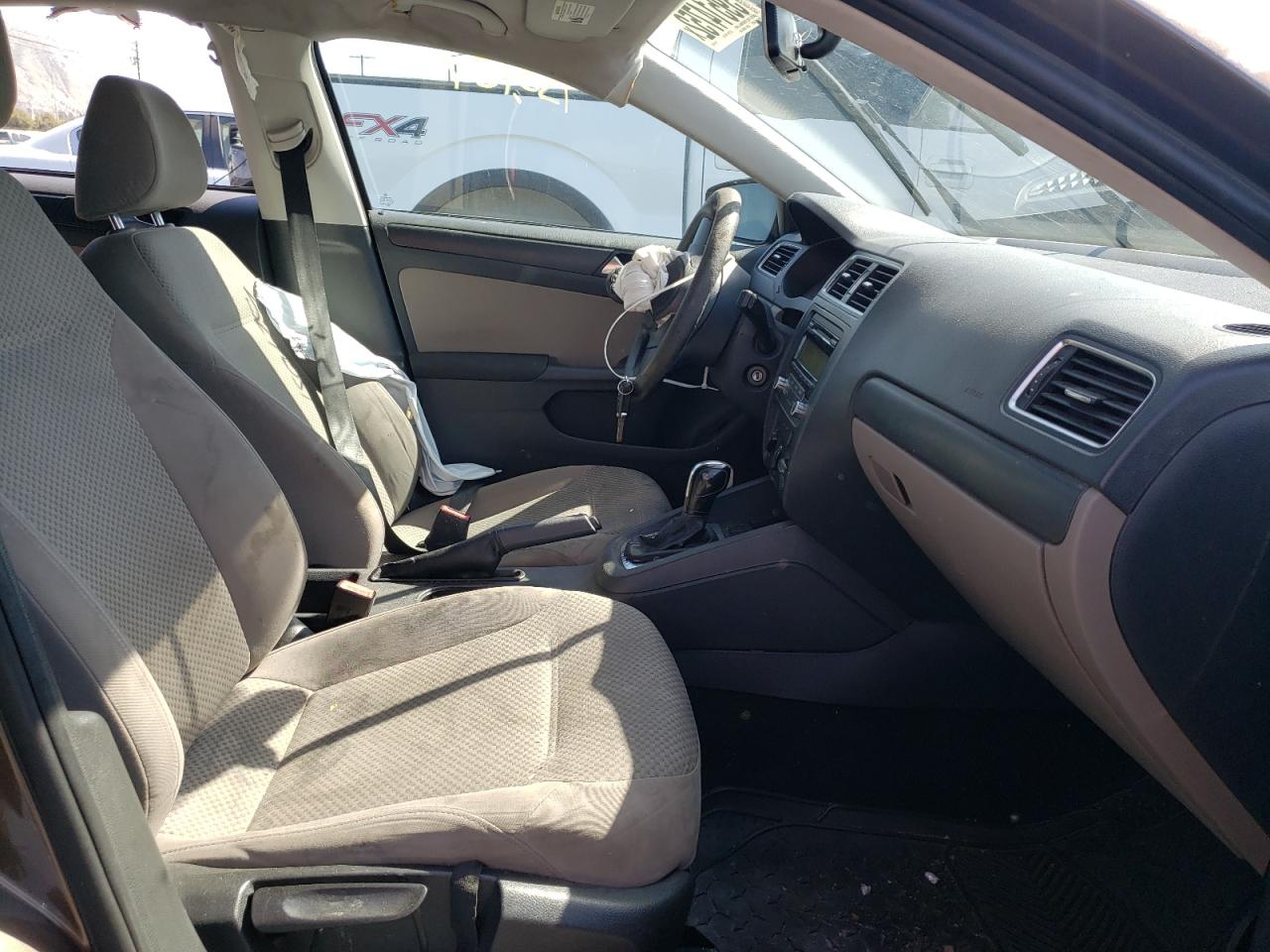 Photo 5 from auction – 2011 VOLKSWAGEN JETTA BASE with VIN 3VW2K7AJ3BM094150