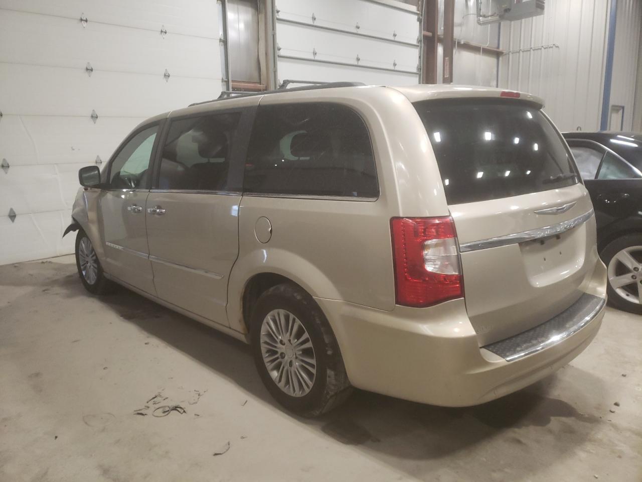 Photo 3 from auction – 2013 CHRYSLER TOWN & COU with VIN 2C4RC1CG6DR590049