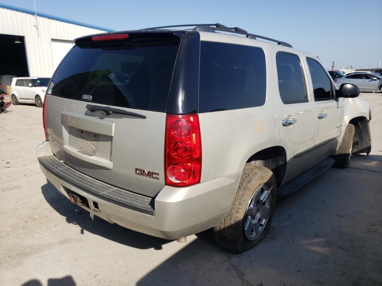 Photo 4 from auction – 2007 GMC YUKON with VIN 1GKFC13J27R393473