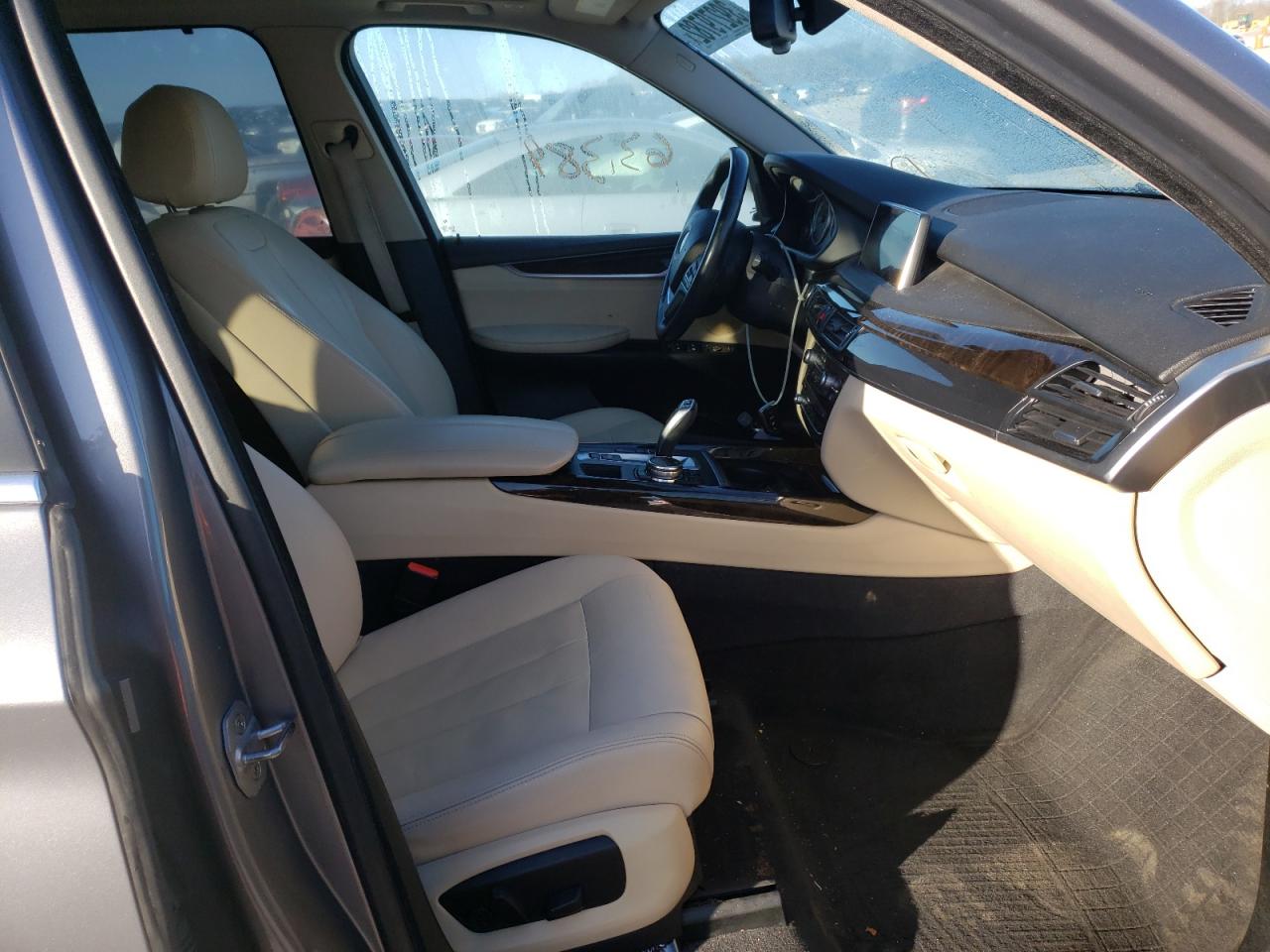 Photo 5 from auction – 2016 BMW X5 XDRIVE3 with VIN 5UXKR0C55G0U47910