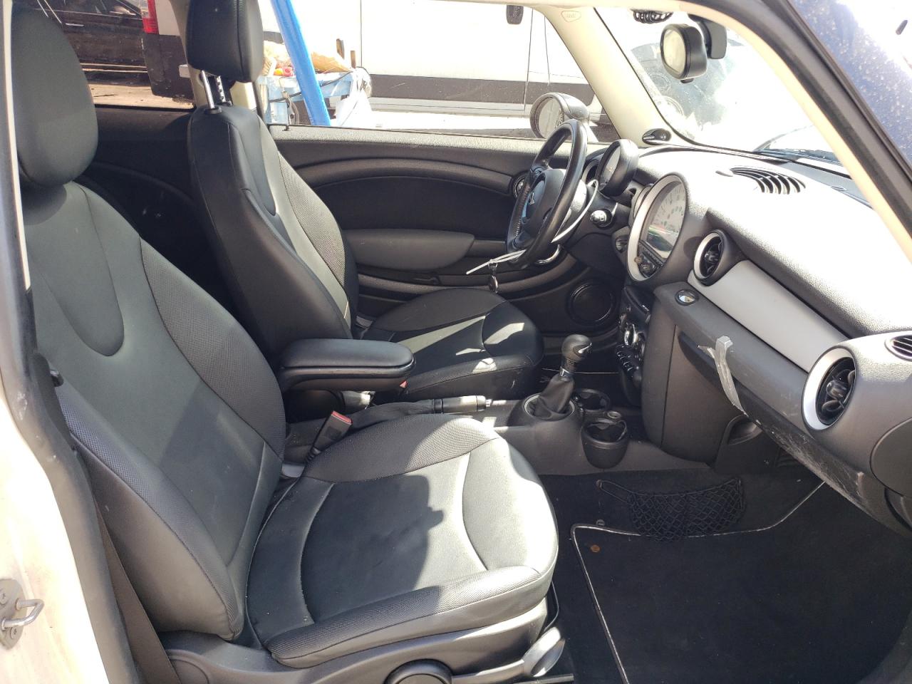 Photo 5 from auction – 2011 MINI COOPER with VIN WMWSU3C50BT092280