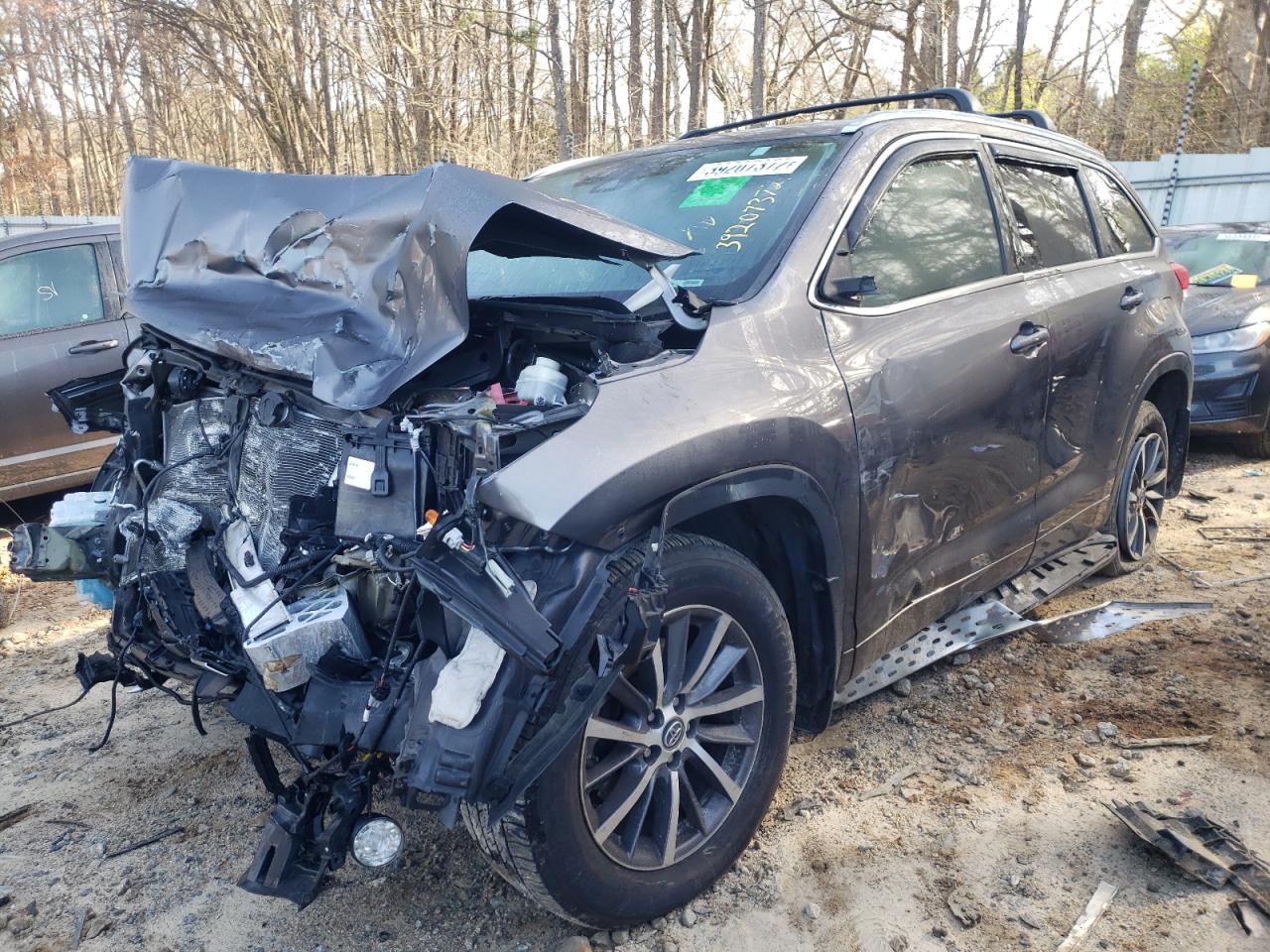 Photo 2 from auction – 2018 TOYOTA HIGHLANDER with VIN 5TDJZRFH9JS545334