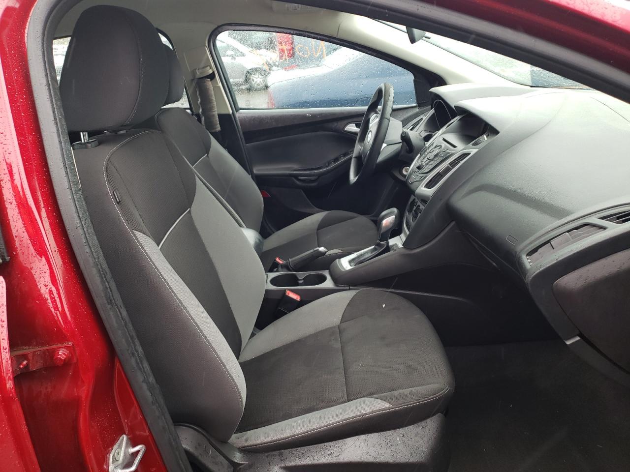 Foto 5 de la subasta – 2014 FORD FOCUS SE con VIN 1FADP3K2XEL184534