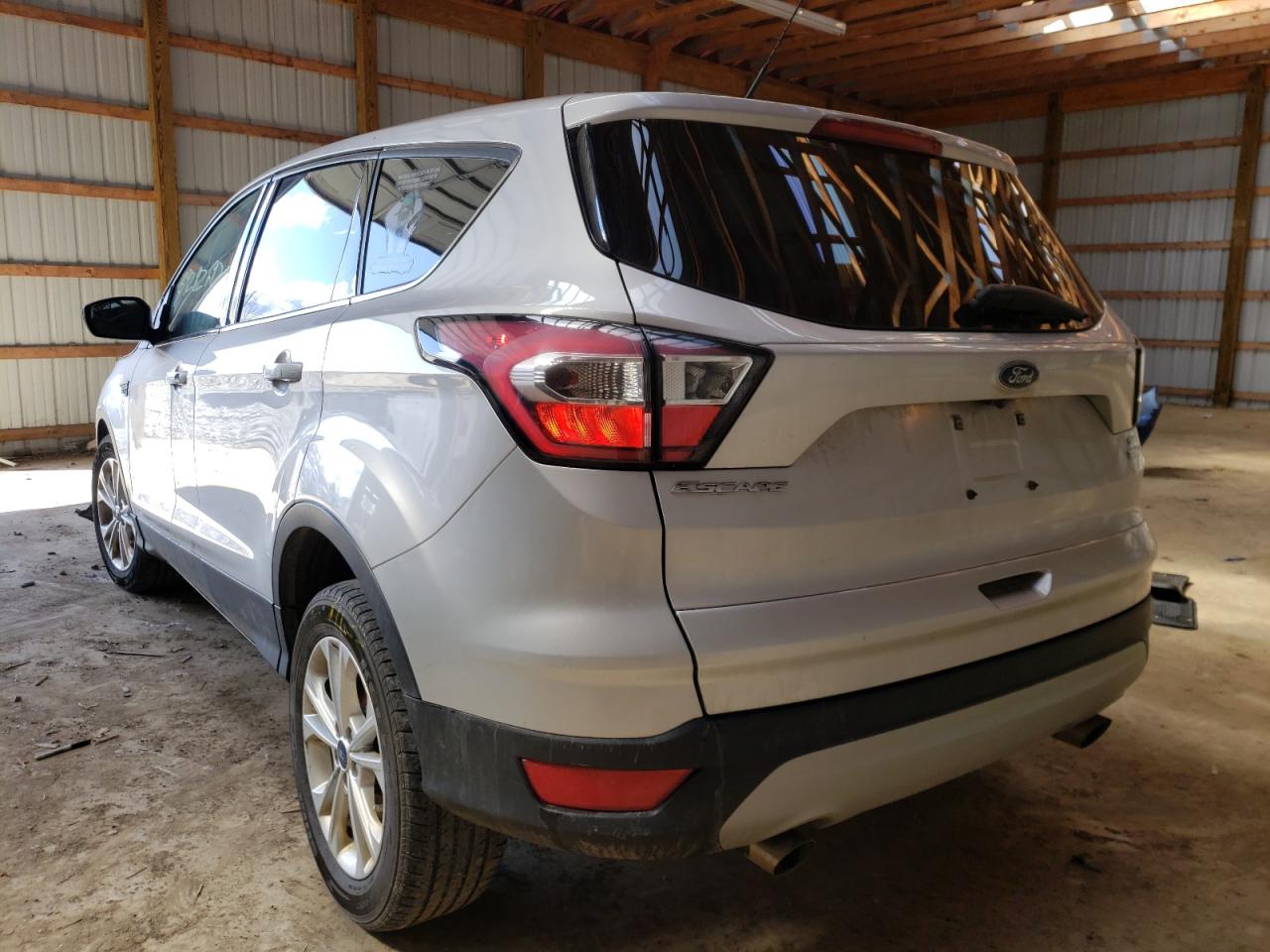 Photo 3 from auction – 2017 FORD ESCAPE SE with VIN 1FMCU9G91HUB71060