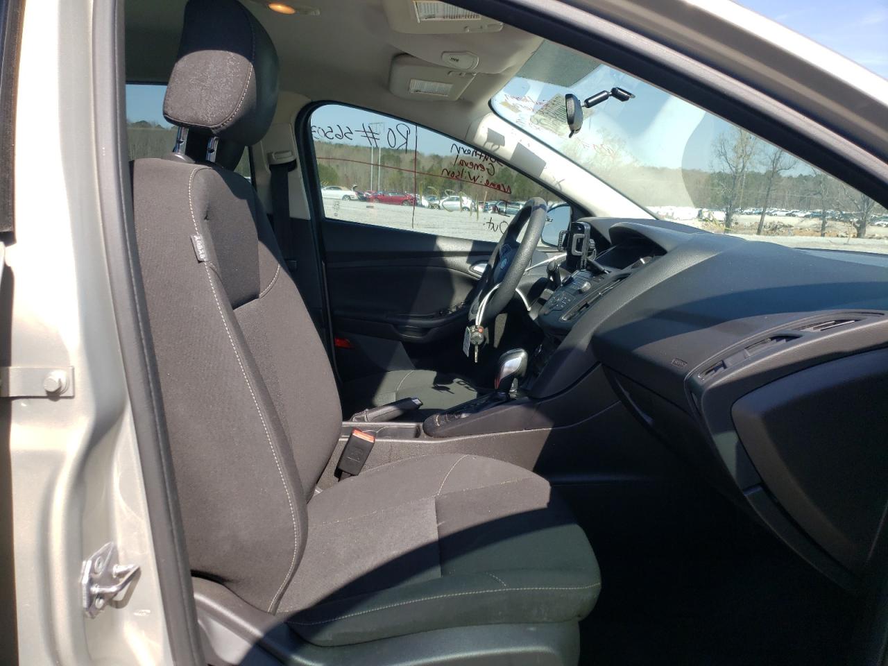 Photo 5 from auction – 2016 FORD FOCUS SE with VIN 1FADP3F22GL304601