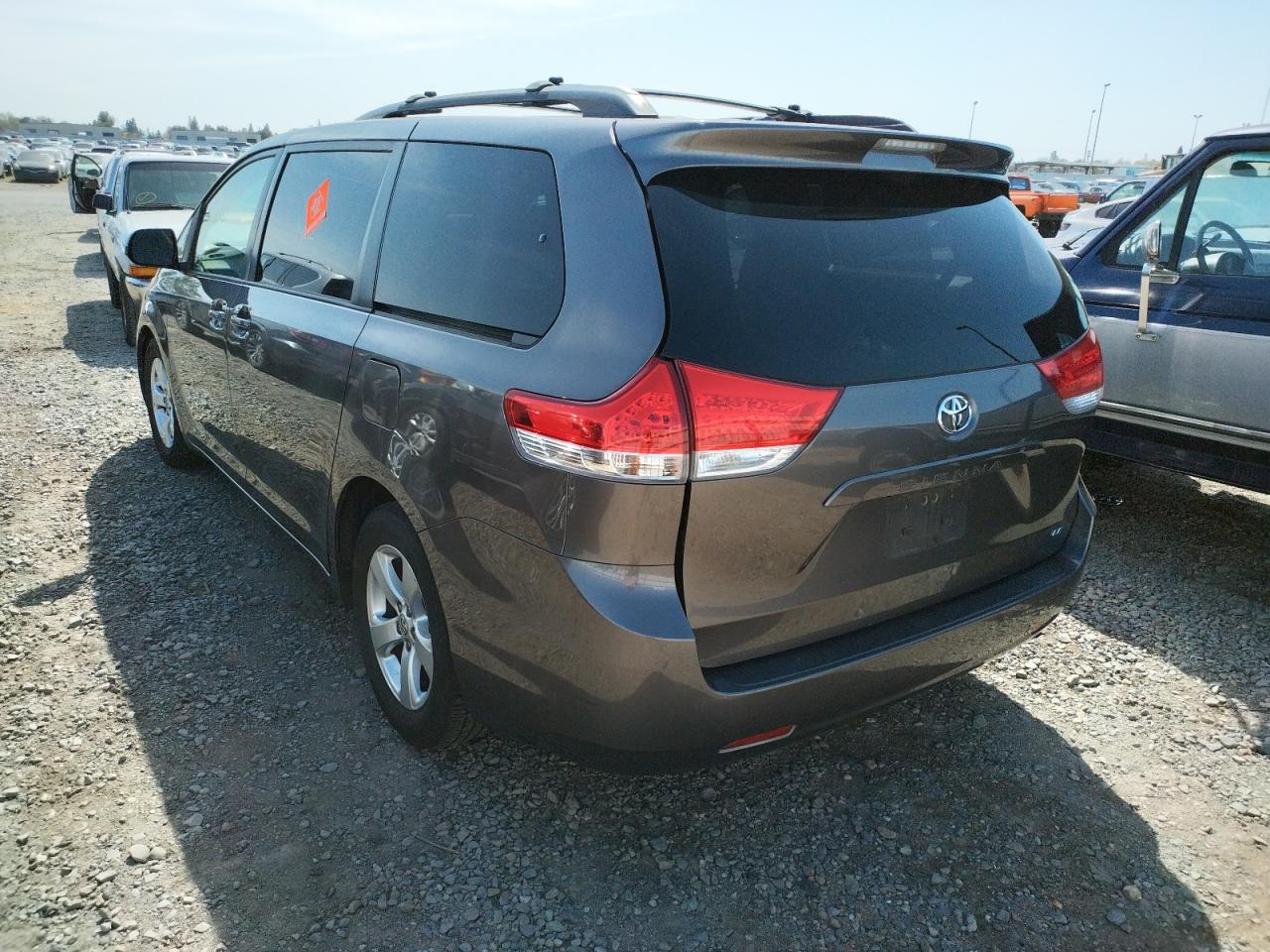 Photo 3 from auction – 2014 TOYOTA SIENNA LE with VIN 5TDKK3DC4ES450814
