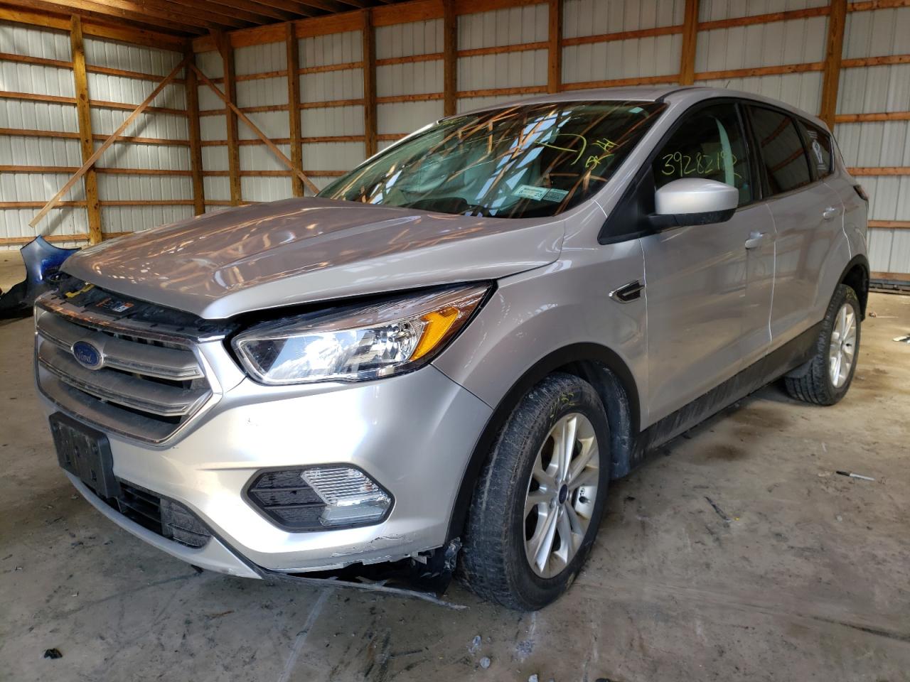 Photo 2 from auction – 2017 FORD ESCAPE SE with VIN 1FMCU9G91HUB71060