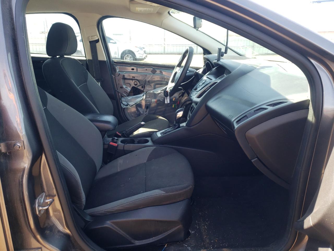 Photo 5 from auction – 2014 FORD FOCUS SE with VIN 1FADP3F25EL355667