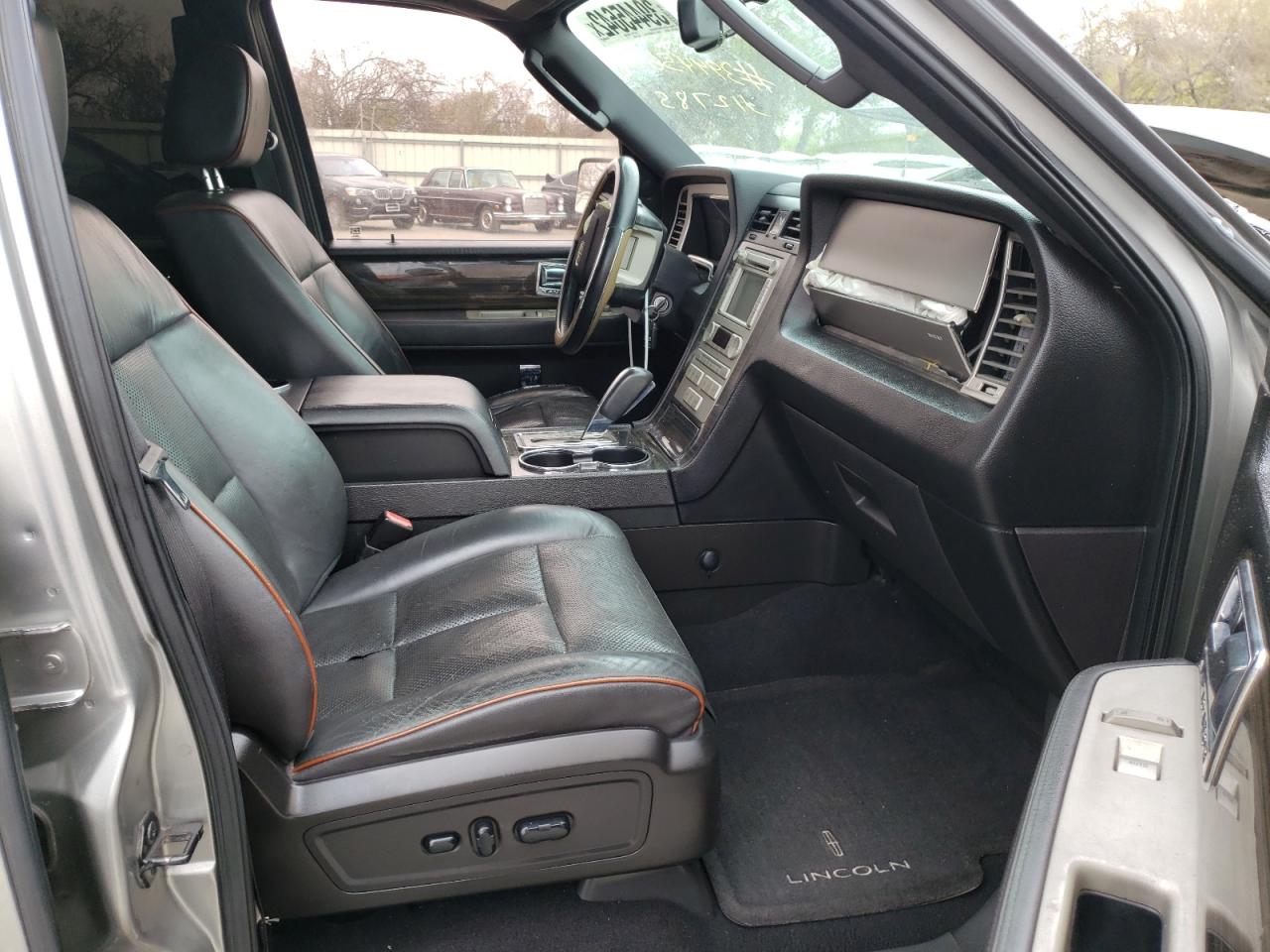 Photo 5 from auction – 2008 LINCOLN NAVIGATOR with VIN 5LMFL28568LJ12785