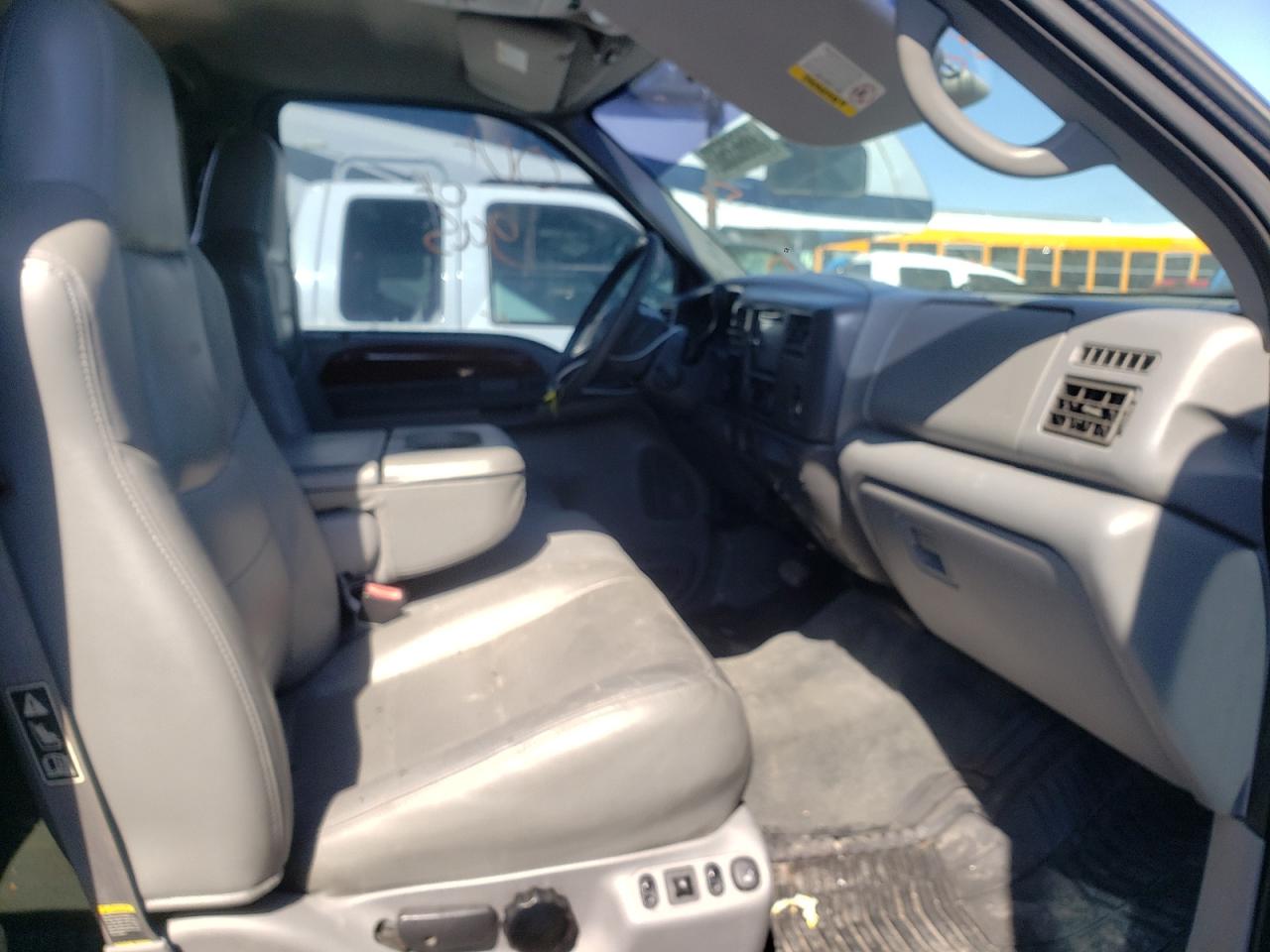 Photo 5 from auction – 2002 FORD F250 SUPER with VIN 1FTNW21F72EC54832