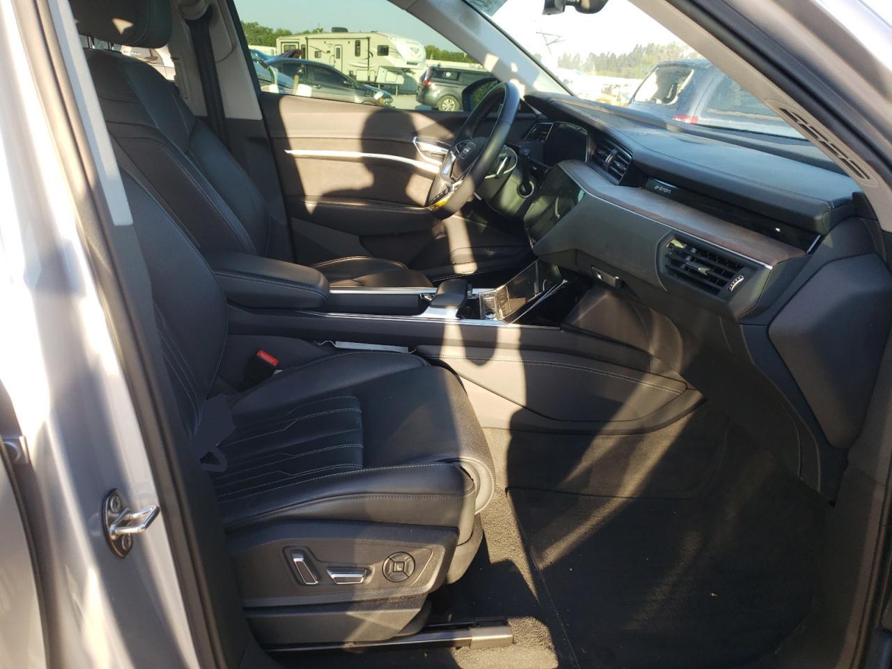 Photo 5 from auction – 2019 AUDI E-TRON PRE with VIN WA1VAAGE7KB023593