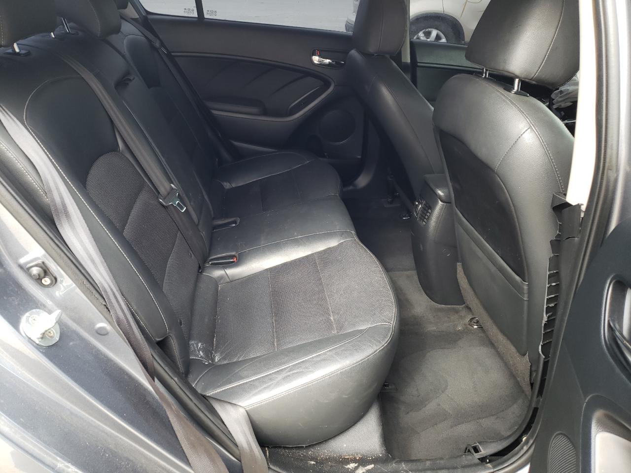 Foto 6 de la subasta – 2017 KIA FORTE EX con VIN 3KPFL4A87HE089842