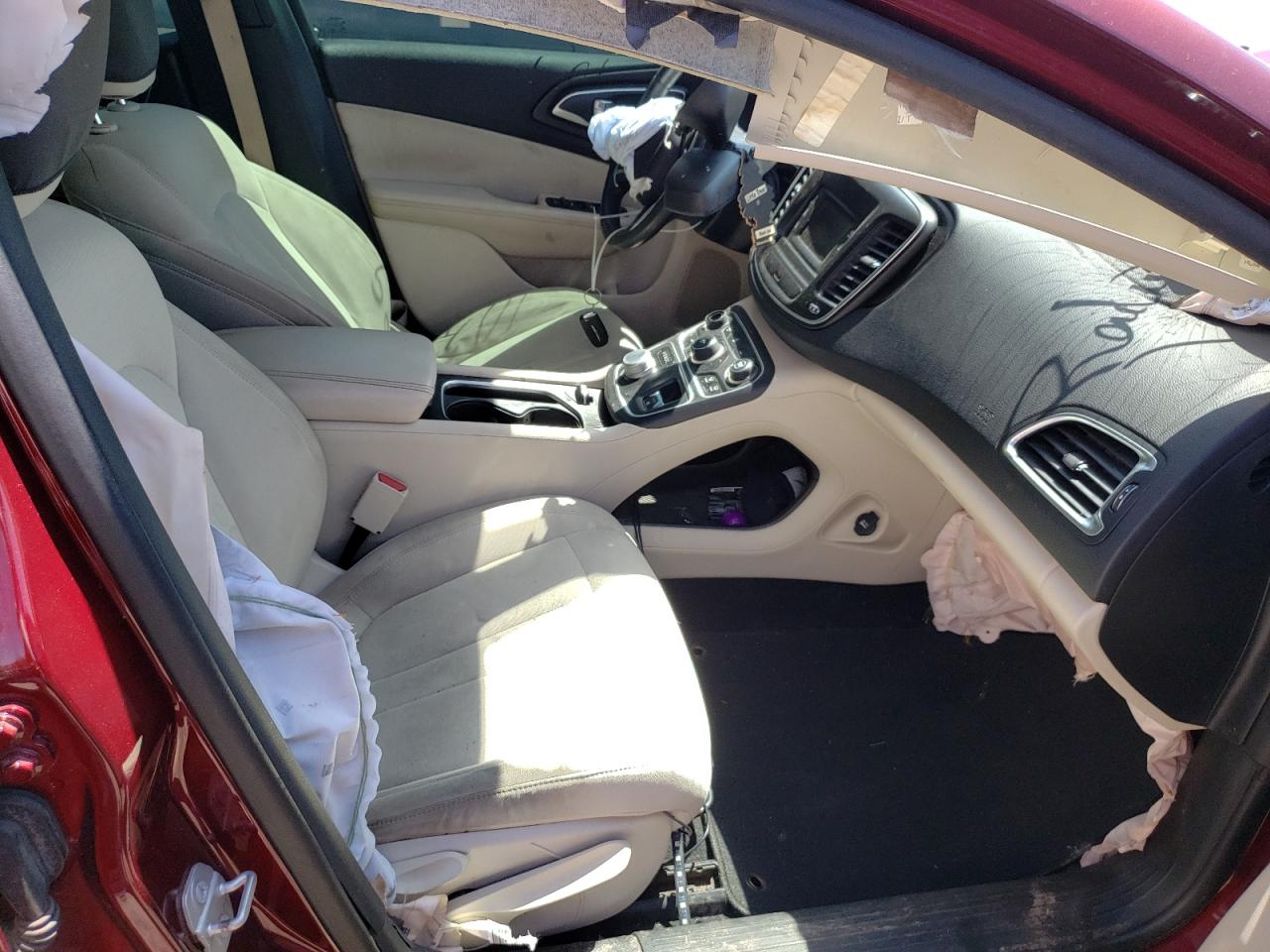 Photo 5 from auction – 2015 CHRYSLER 200 LIMITE with VIN 1C3CCCAB0FN626072