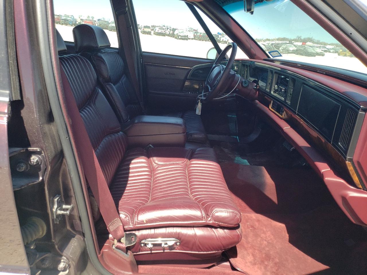 Photo 5 from auction – 1995 BUICK PARK AVENU with VIN 1G4CU5215SH642282