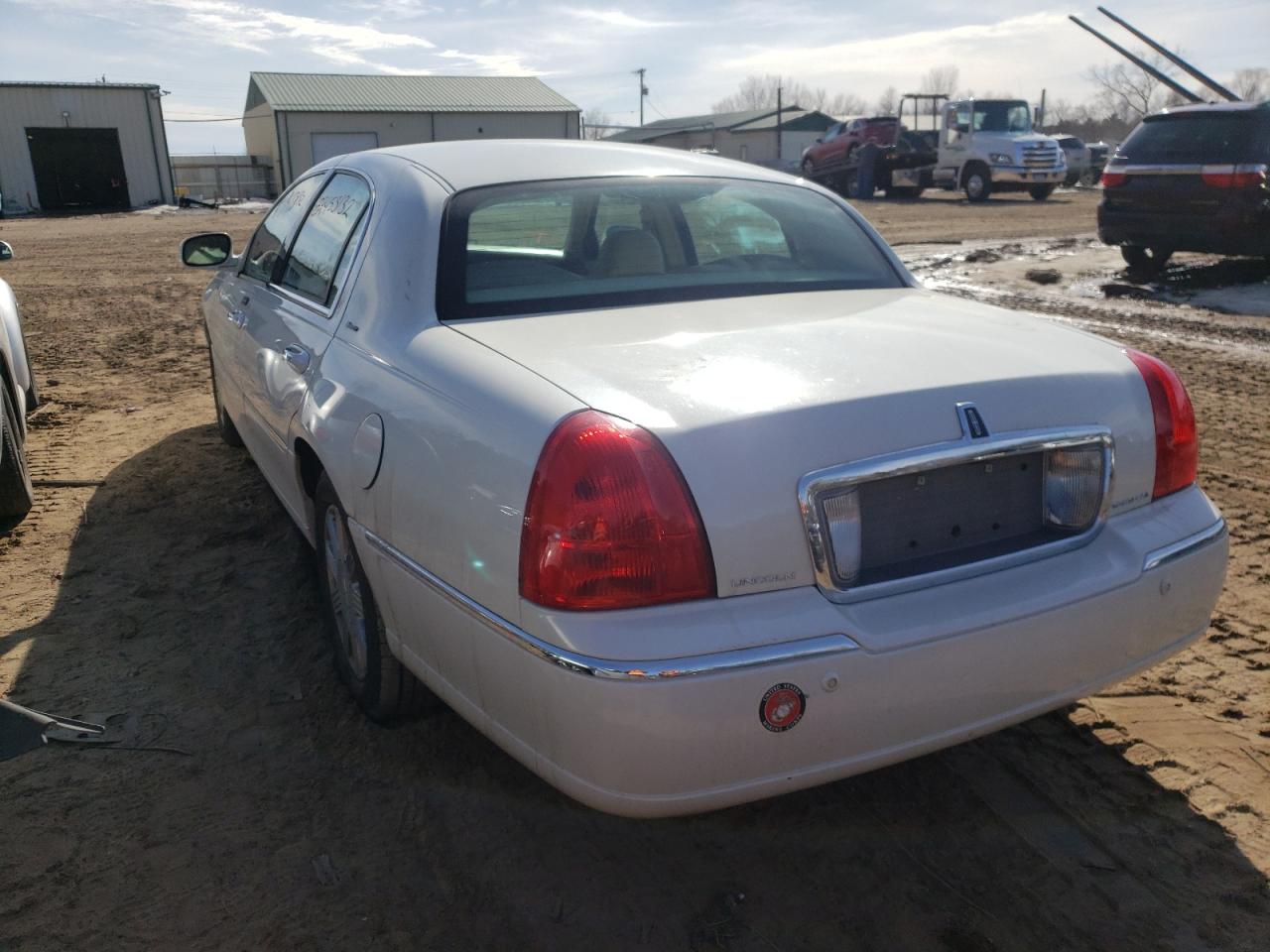 Photo 3 from auction – 2004 LINCOLN TOWN CAR U with VIN 1LNHM83W64Y615600