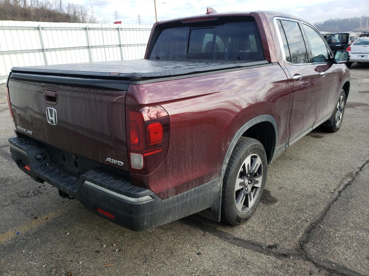 Photo 4 from auction – 2017 HONDA RIDGELINE with VIN 5FPYK3F74HB034031