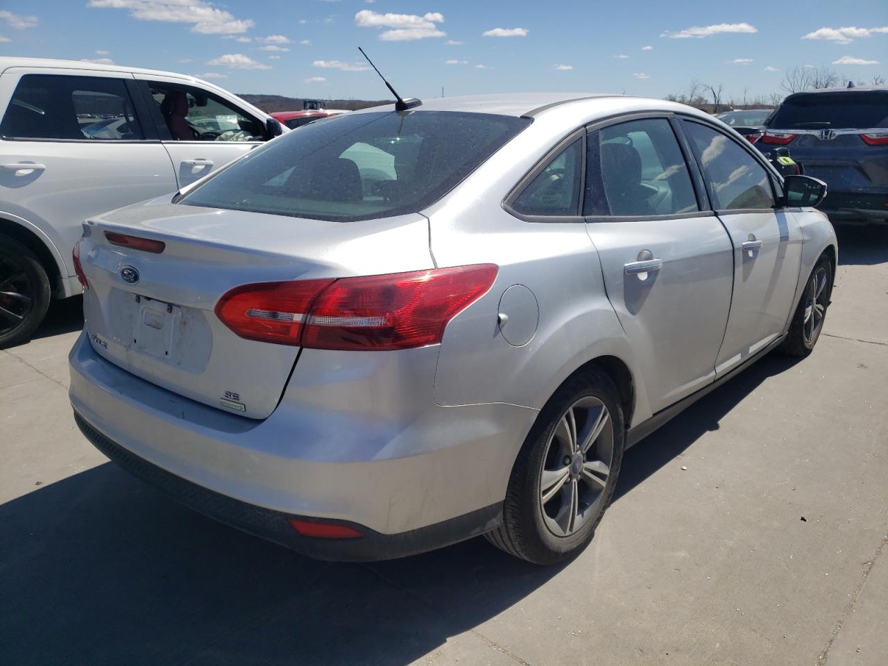 Photo 4 from auction – 2016 FORD FOCUS SE with VIN 1FADP3FE8GL359855