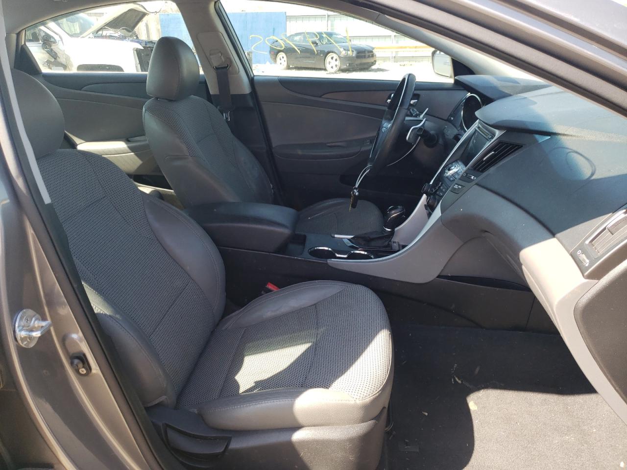 Photo 5 from auction – 2012 HYUNDAI SONATA SE with VIN 5NPEC4AB0CH350434