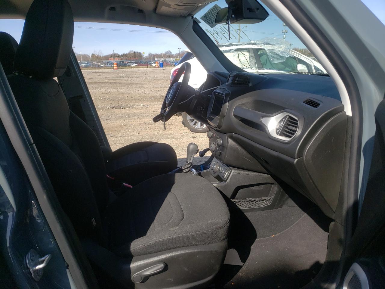 Photo 5 from auction – 2018 JEEP RENEGADE L with VIN ZACCJBBB9JPH71489
