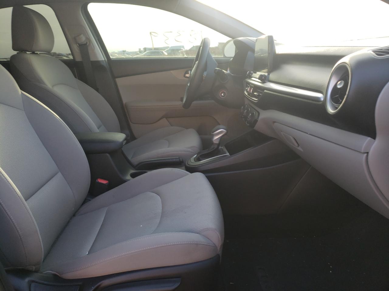 Photo 5 from auction – 2021 KIA FORTE FE with VIN 3KPF24AD0ME303211