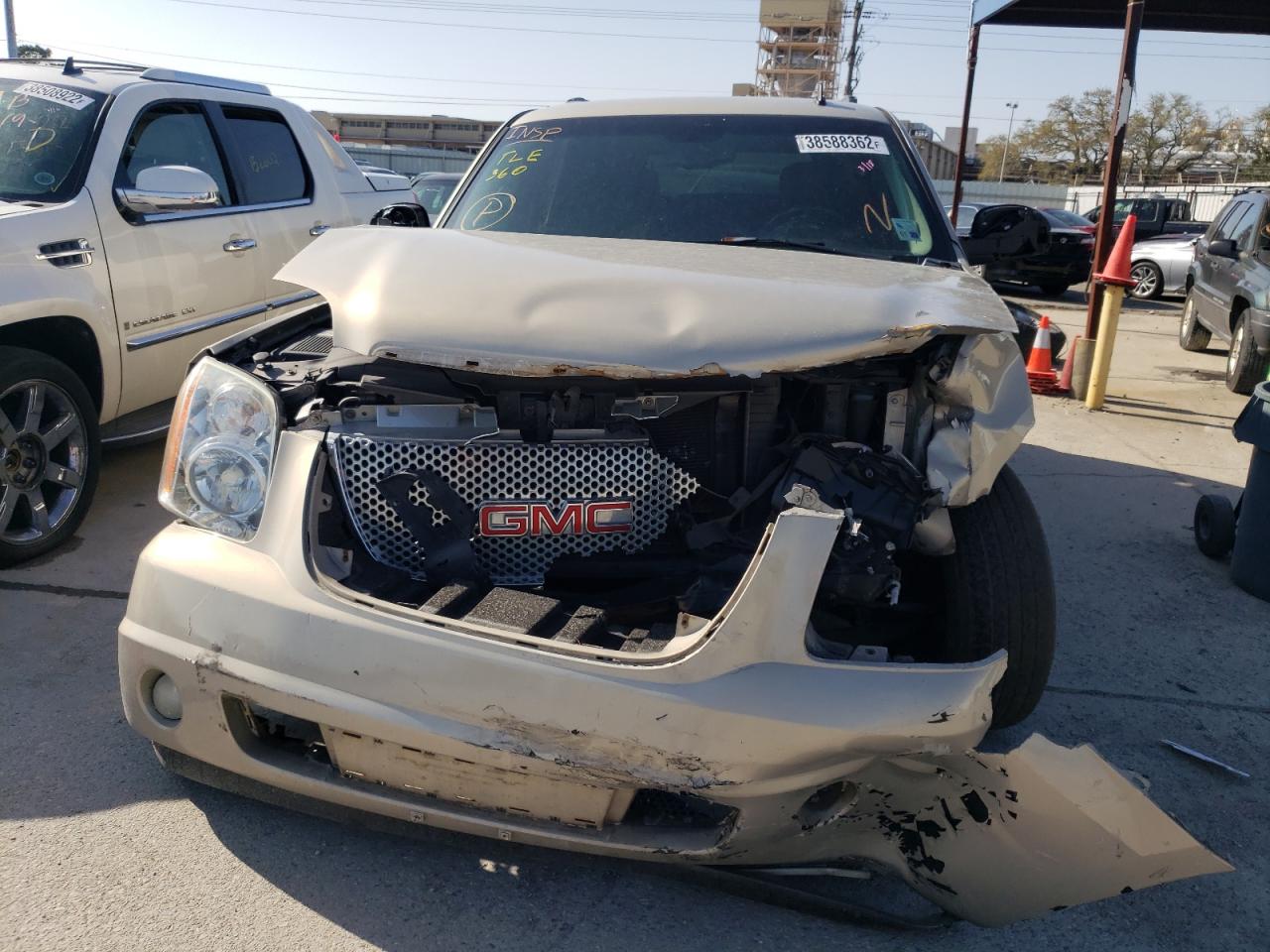 Photo 9 from auction – 2007 GMC YUKON with VIN 1GKFC13J27R393473