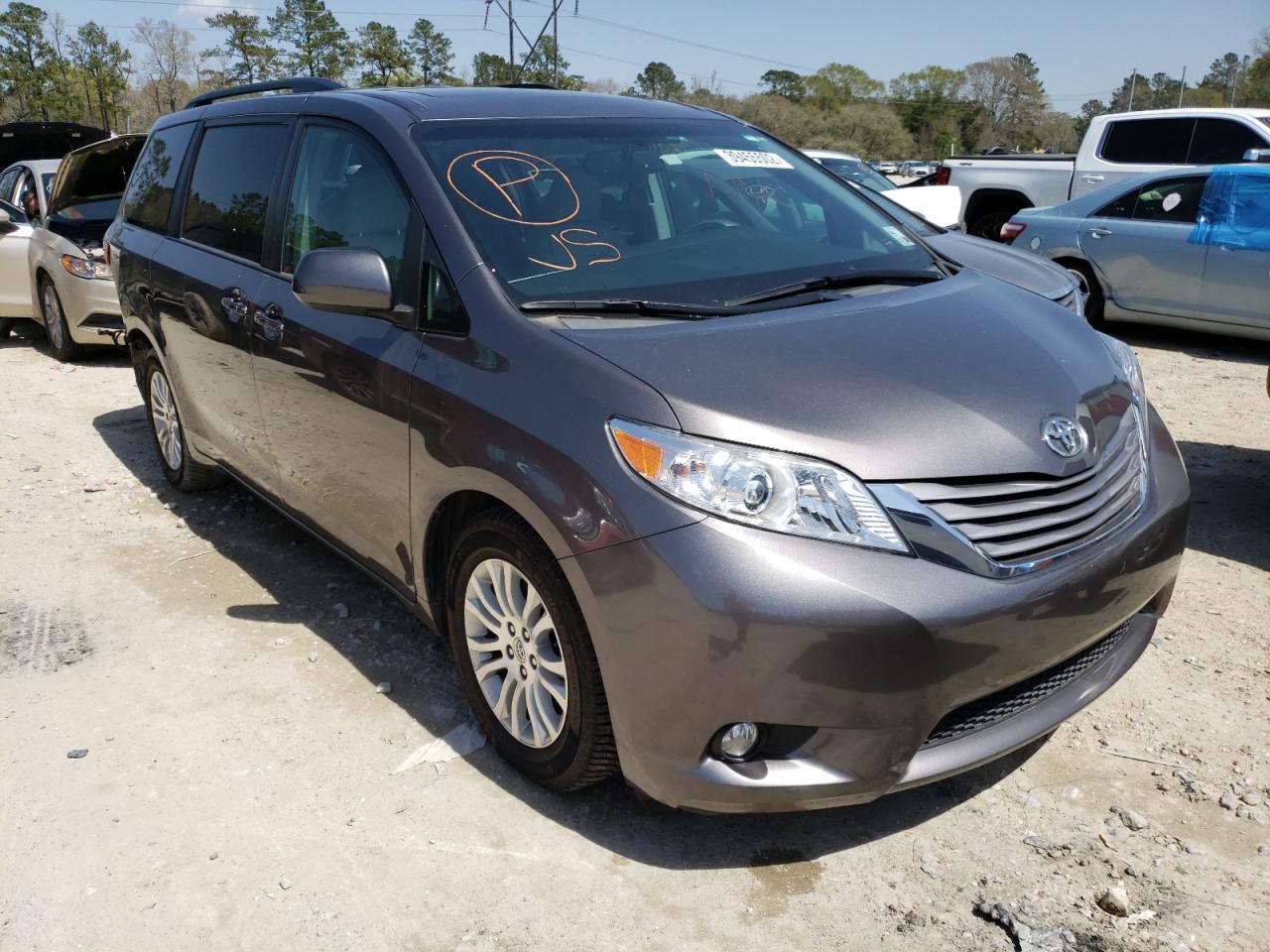 TOYOTA SIENNA XLE 2017 with VIN 5TDYZ3DC3HS862197 - Photo from auction