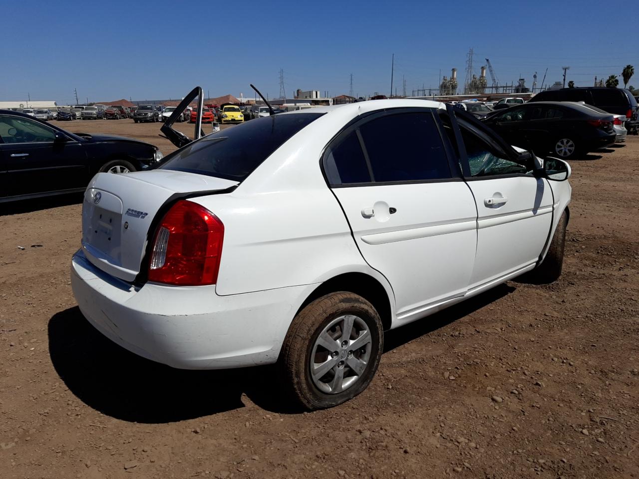 Photo 4 from auction – 2010 HYUNDAI ACCENT GLS with VIN KMHCN4AC4AU491015