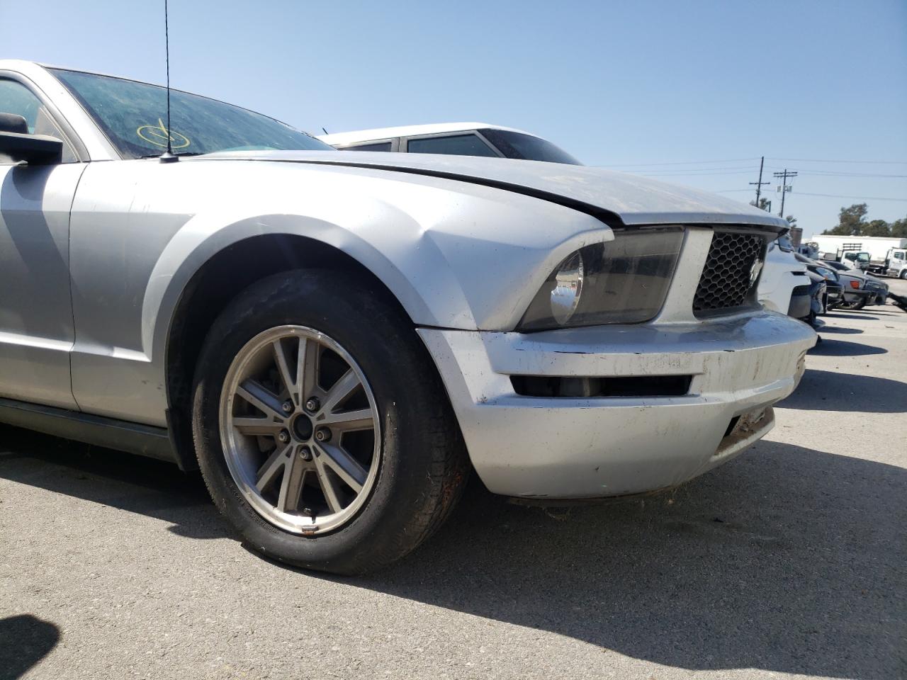 Photo 9 from auction – 2005 FORD MUSTANG with VIN 1ZVFT80N955137618