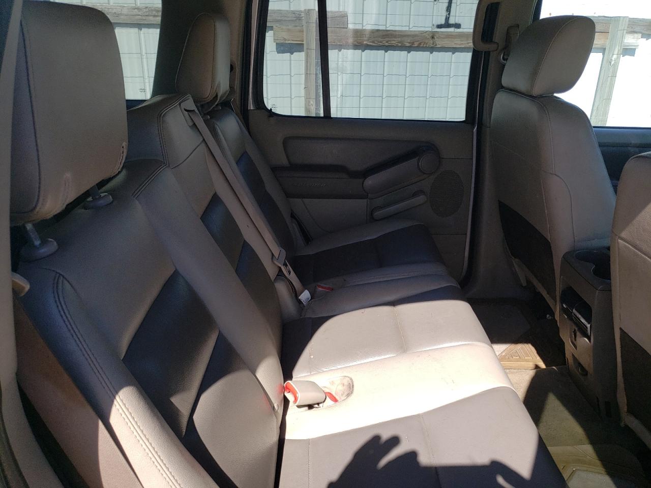 Photo 6 from auction – 2006 FORD EXPLORER X with VIN 1FMEU73876UA55000