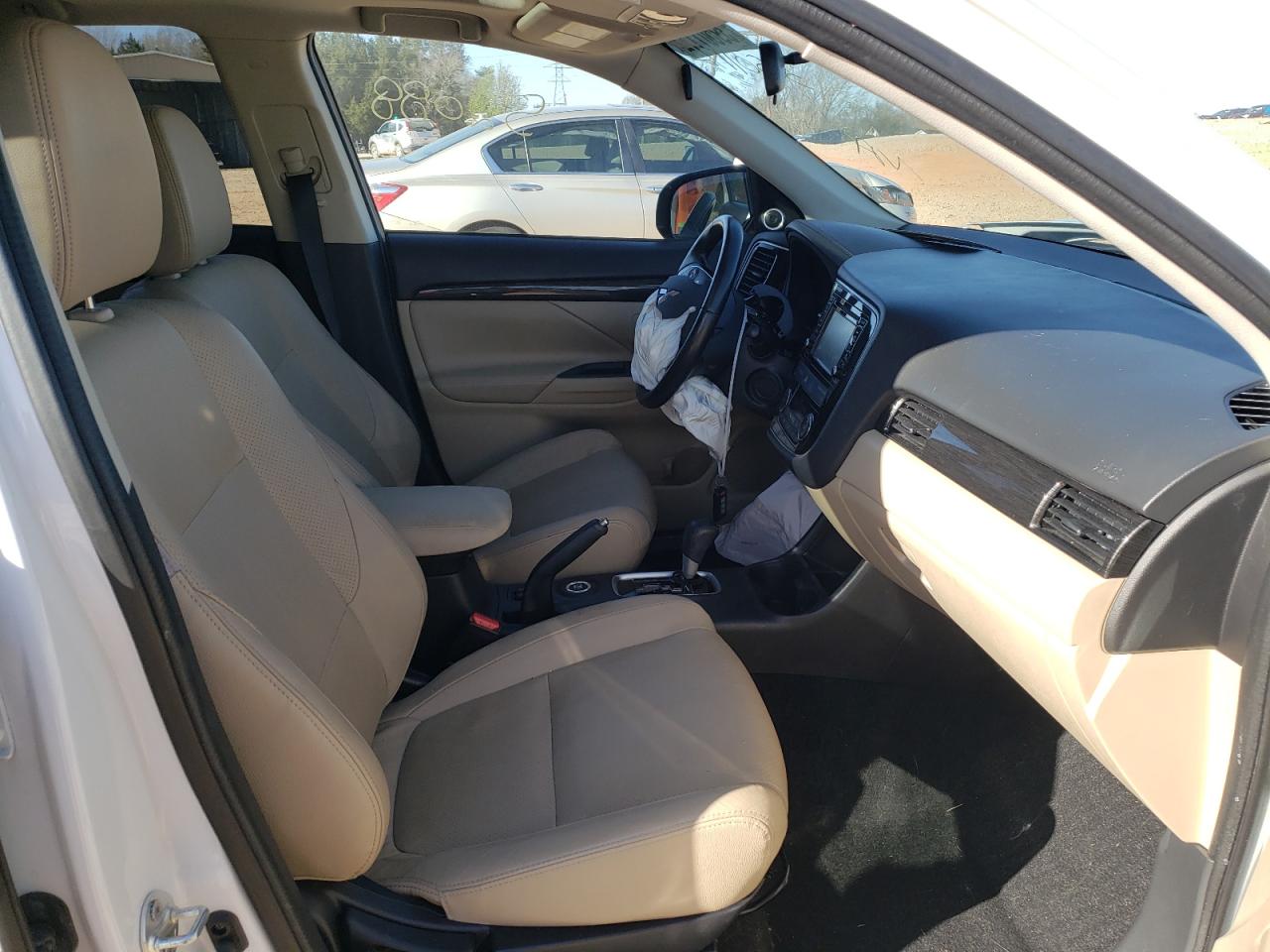 Photo 5 from auction – 2016 MITSUBISHI OUTLANDER with VIN JA4AZ3A39GZ027265