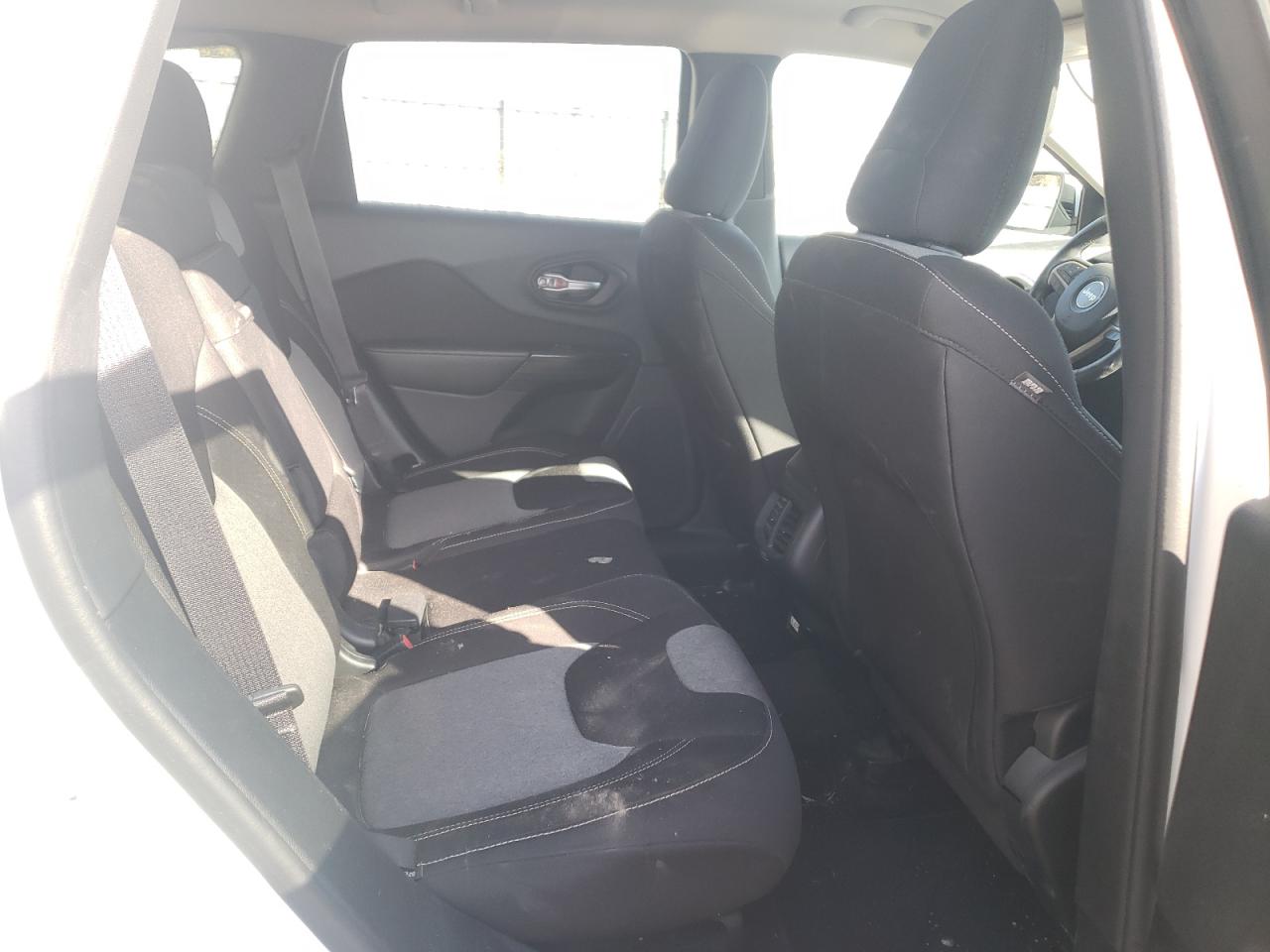 Photo 6 from auction – 2014 JEEP CHEROKEE L with VIN 1C4PJLCB9EW275185