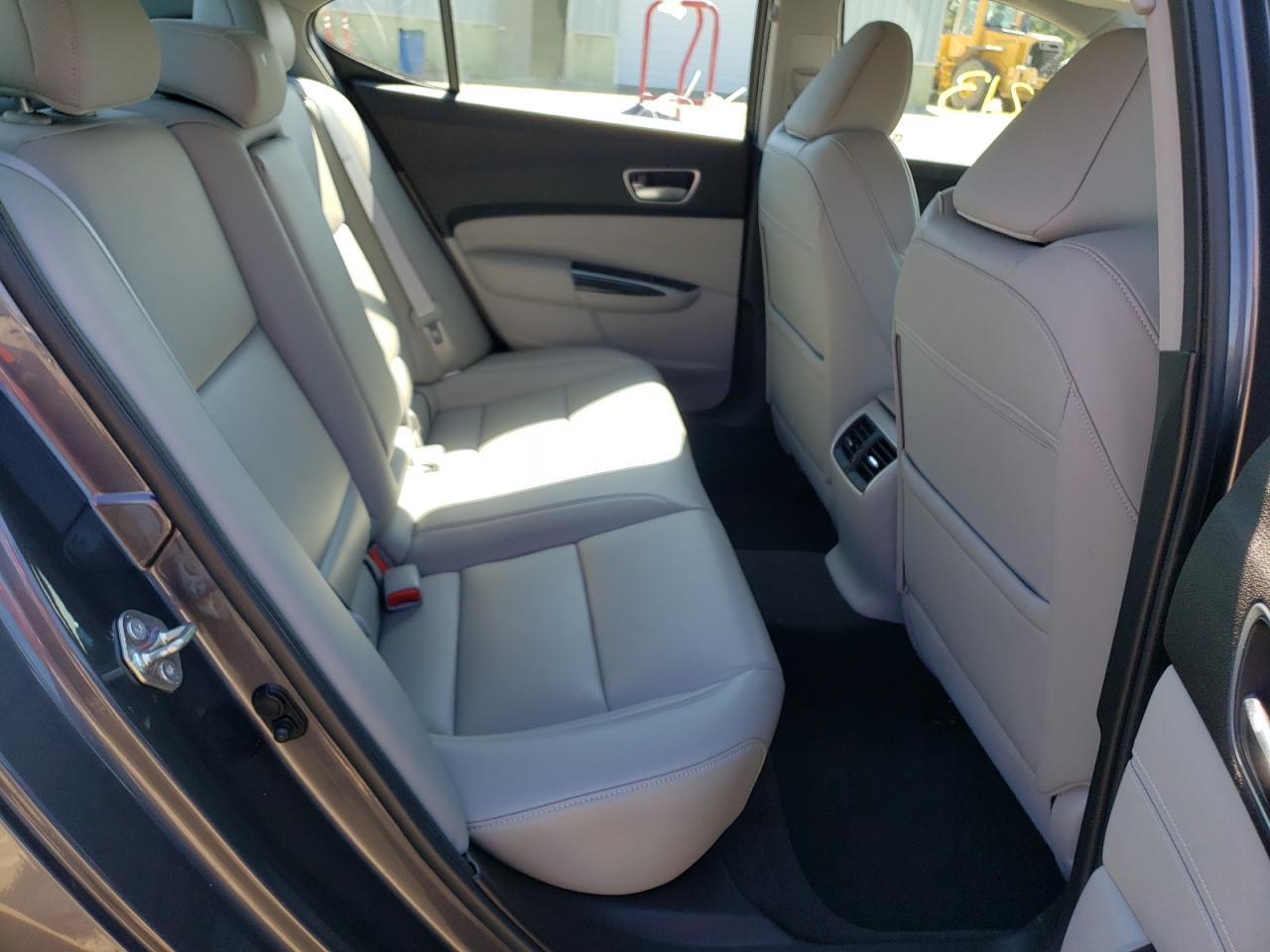 Photo 6 from auction – 2018 ACURA TLX with VIN 19UUB1F30JA008860