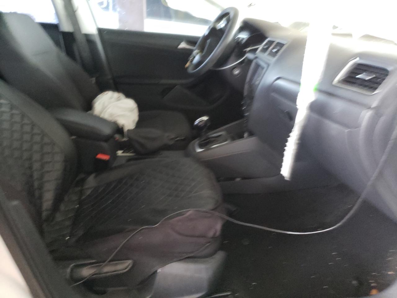 Photo 5 from auction – 2014 VOLKSWAGEN JETTA BASE with VIN 3VW2K7AJXEM414973