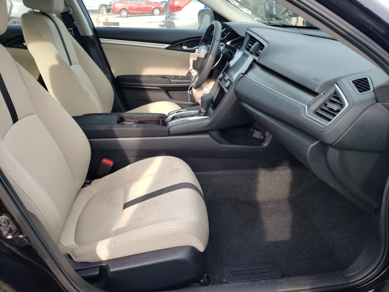 Photo 5 from auction – 2018 HONDA CIVIC EX with VIN 2HGFC2F79JH587461