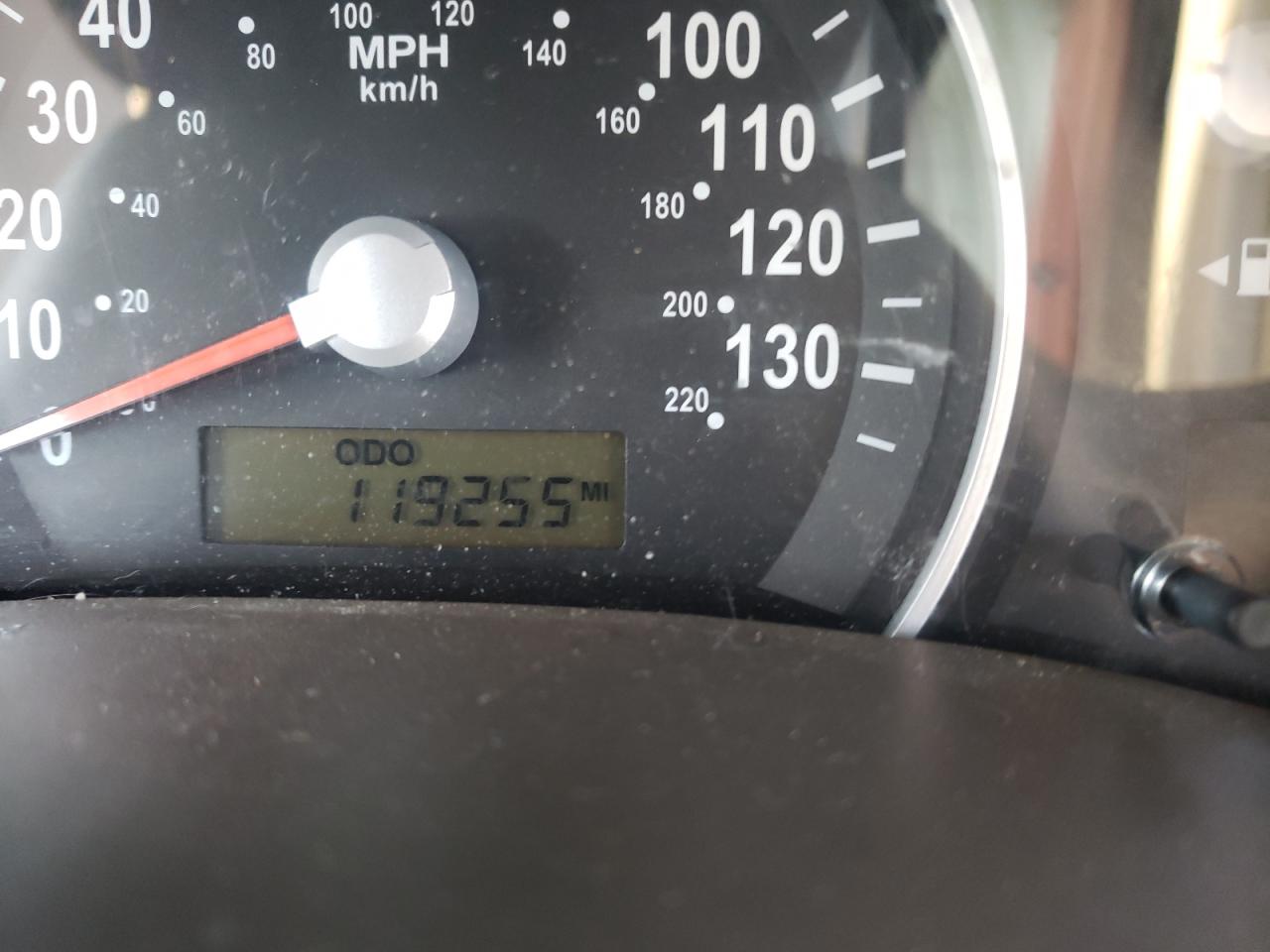 Photo 8 from auction – 2006 KIA SEDONA EX with VIN KNDMB233X66034966