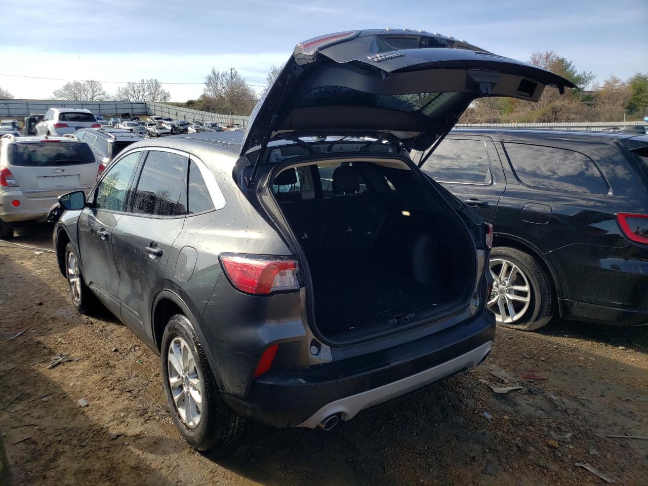 Photo 3 from auction – 2020 FORD ESCAPE SE with VIN 1FMCU9G64LUA30028