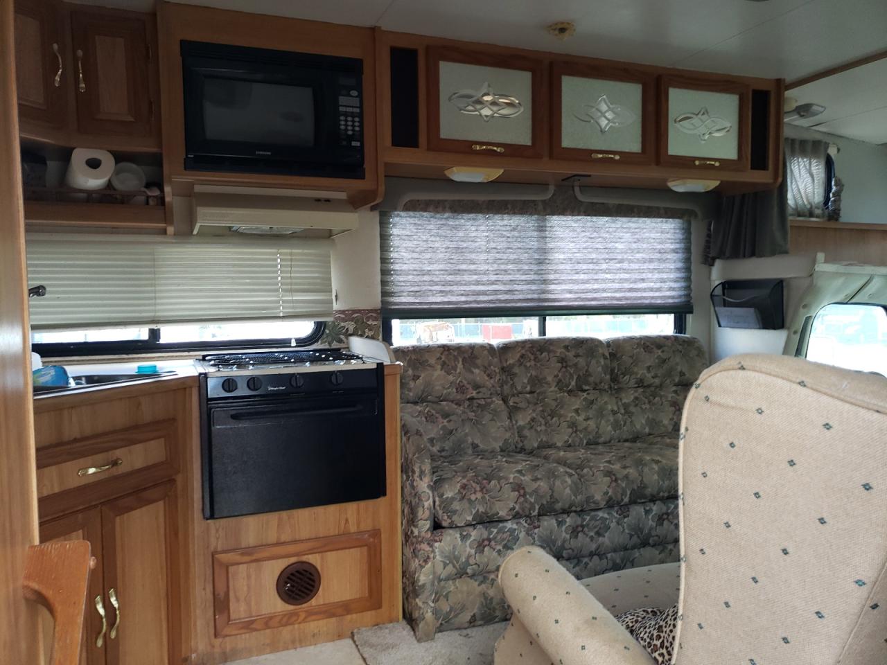 Photo 6 from auction – 2000 COACH LEPRECHAUN with VIN 1FDXE45SXYHA11016