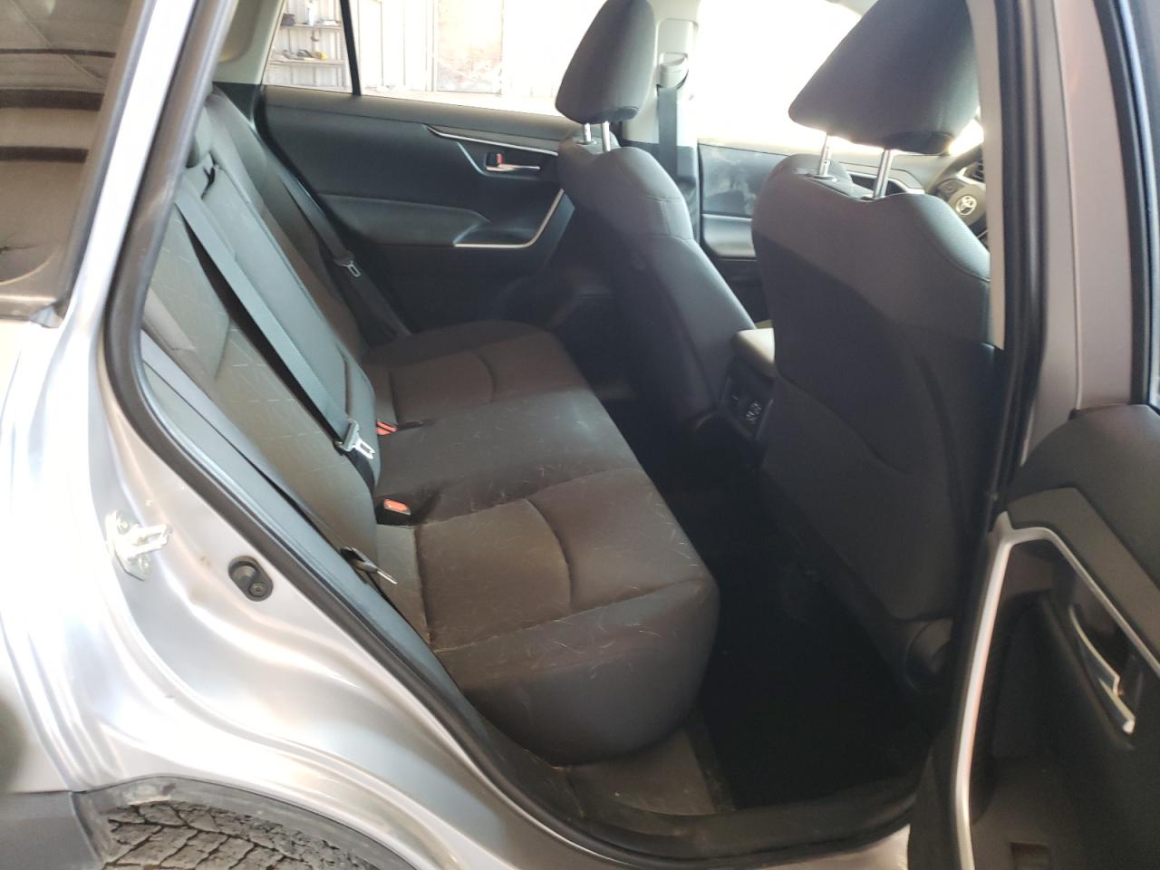 Photo 6 from auction – 2020 TOYOTA RAV4 XLE with VIN JTMP1RFV6LD051891