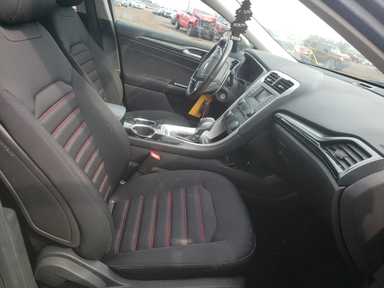 Photo 5 from auction – 2013 FORD FUSION SE with VIN 3FA6P0HR2DR112691