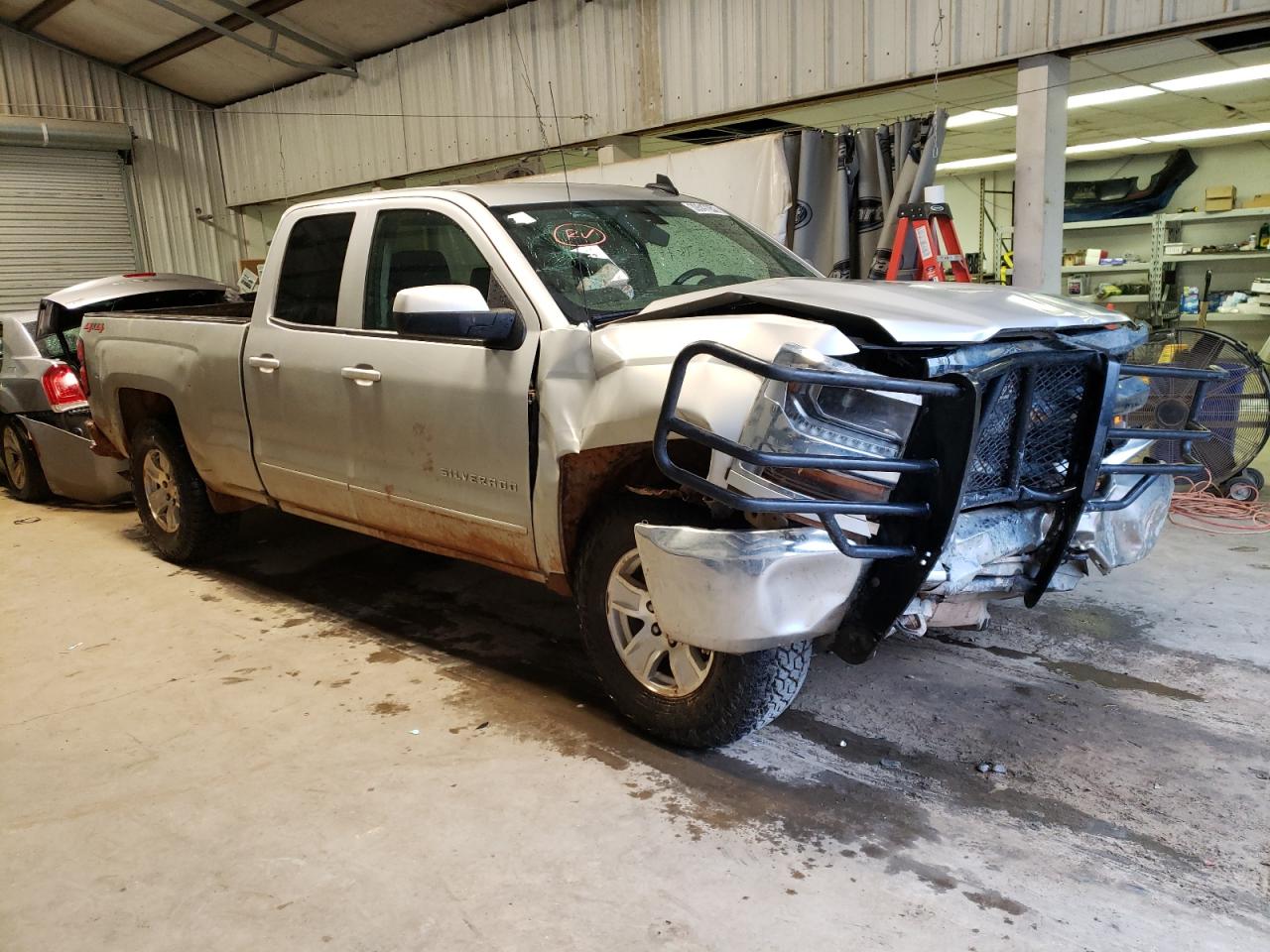 CHEVROLET SILVERADO 2018 with VIN 1GCVKREC2JZ138546 - Photo from auction