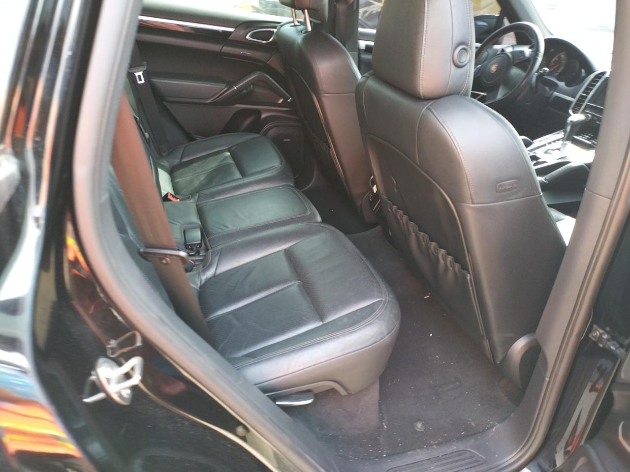 Photo 6 from auction – 2011 PORSCHE CAYENNE with VIN WP1AA2A23BLA05562