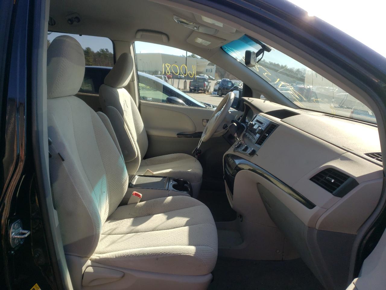 Photo 5 from auction – 2012 TOYOTA SIENNA LE with VIN 5TDKK3DC4CS219294