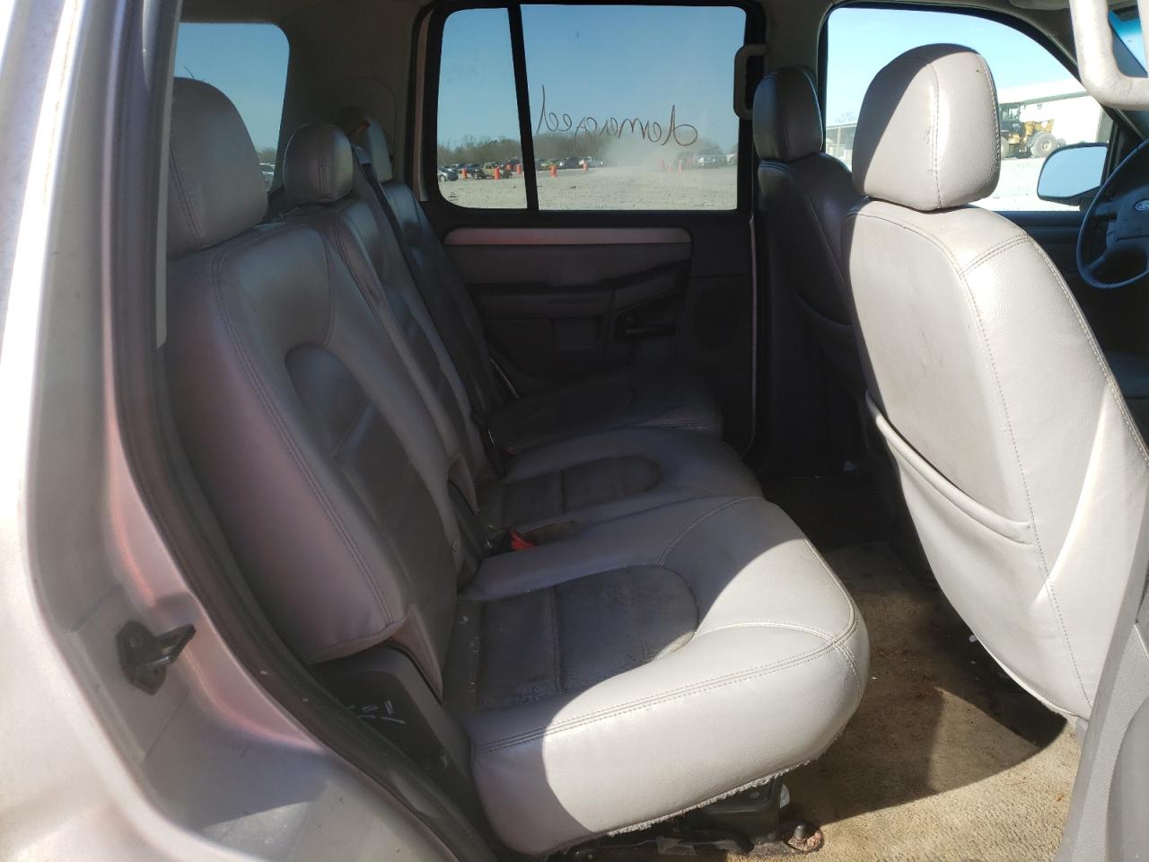 Photo 6 from auction – 2004 FORD EXPLORER X with VIN 1FMZU63E44UC02324