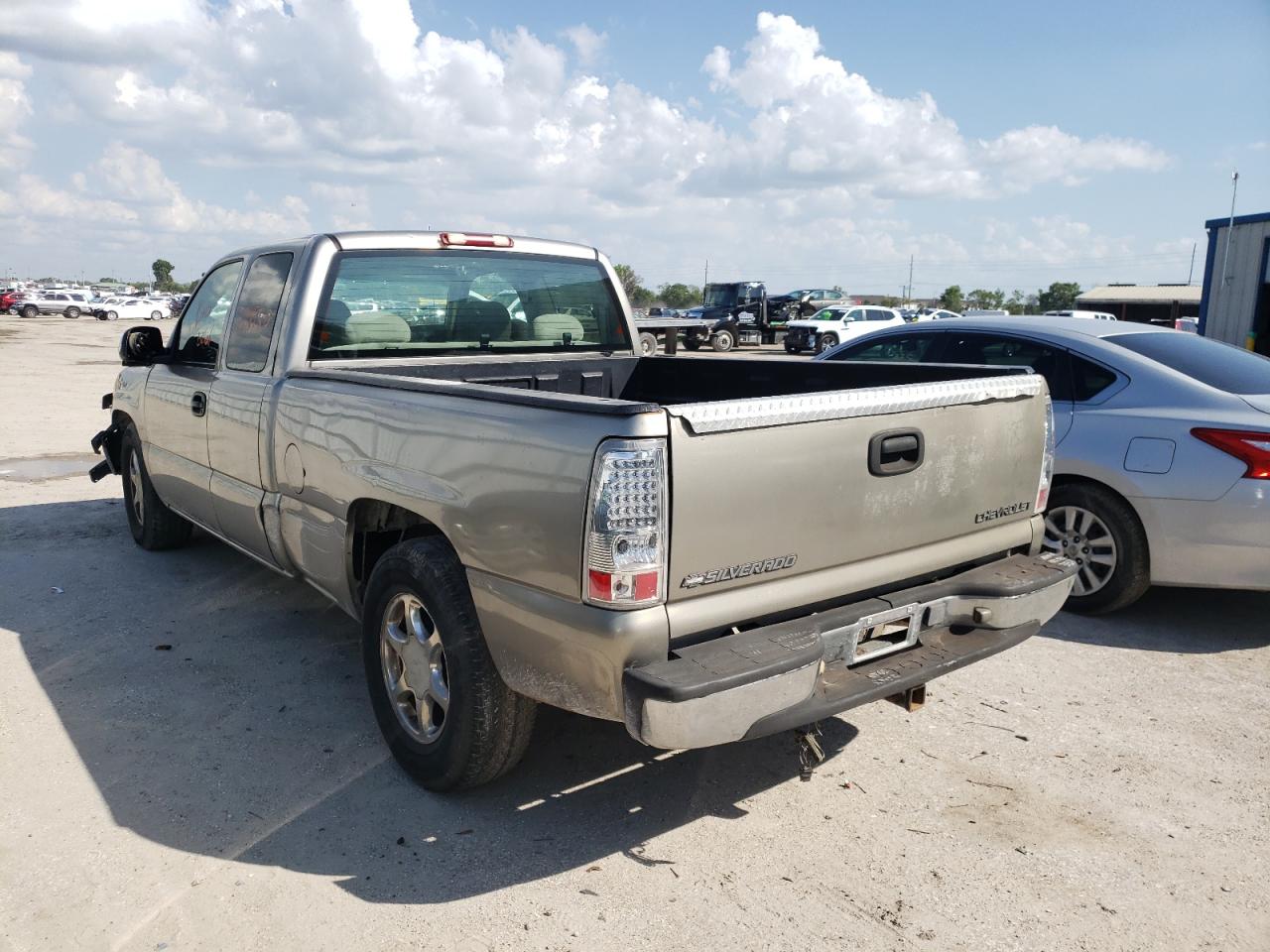 Photo 3 from auction – 2001 CHEVROLET SILVERADO with VIN 2GCEC19VX11234251