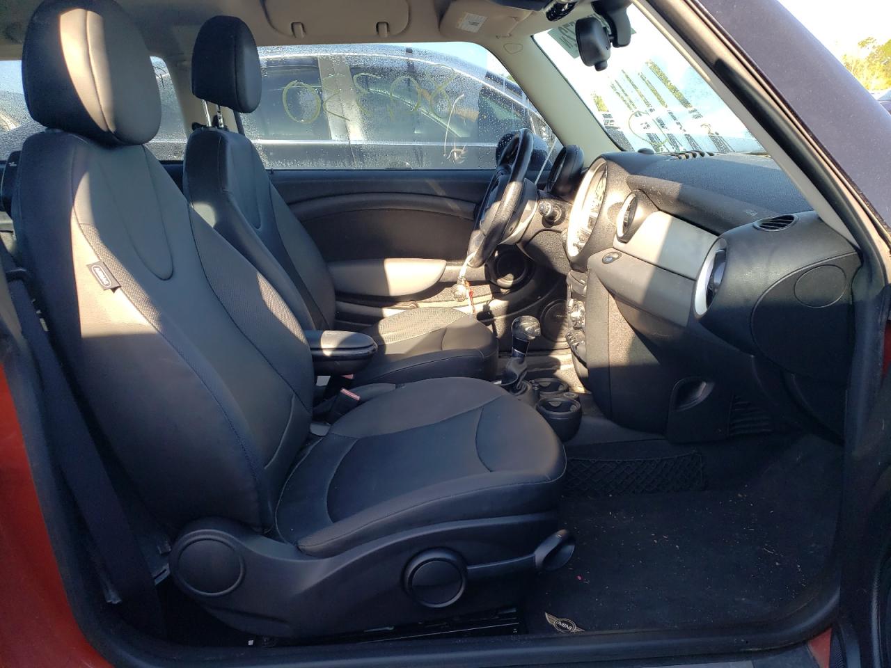 Photo 5 from auction – 2011 MINI COOPER with VIN WMWSU3C56BT096284