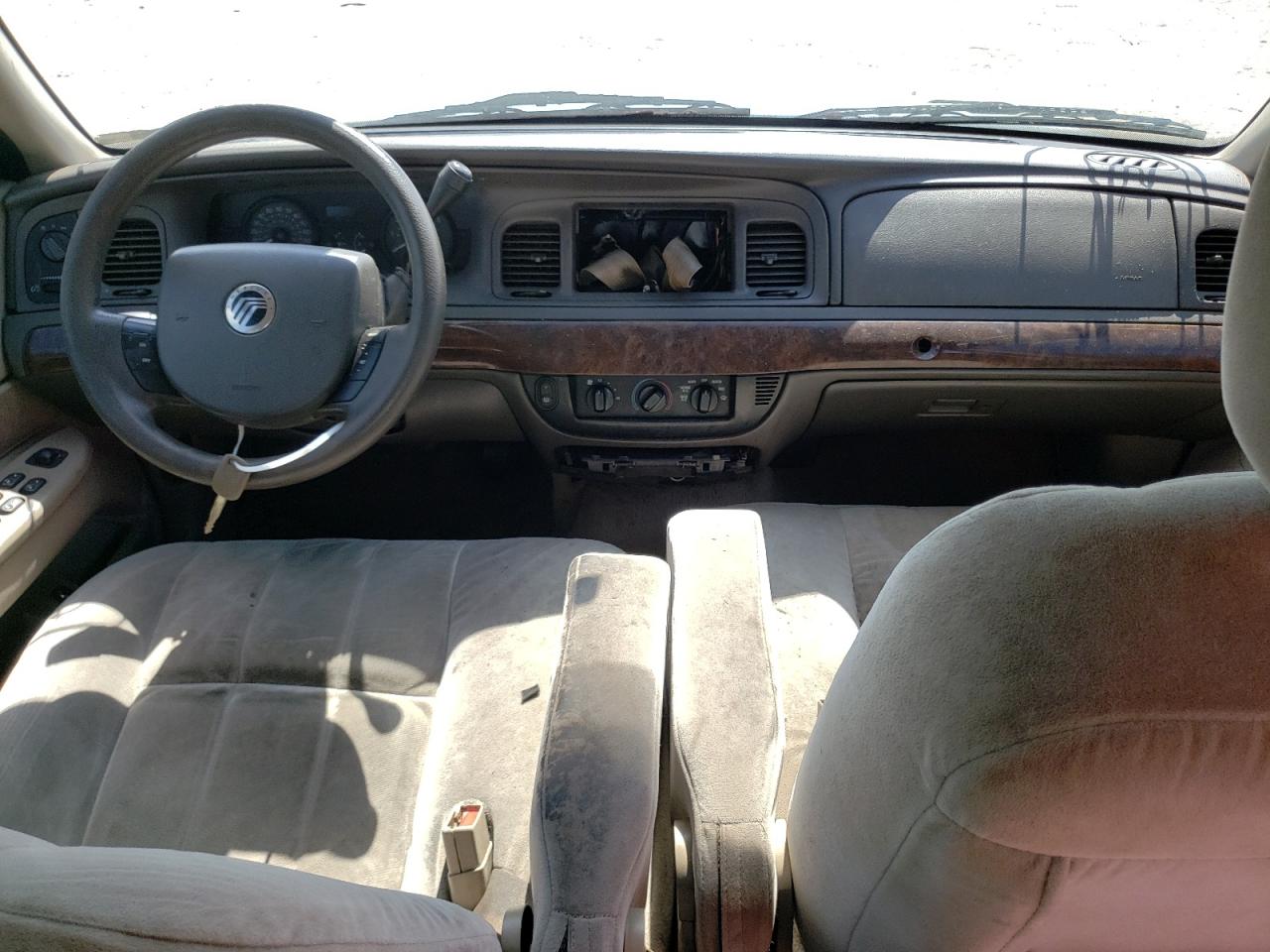 Photo 9 from auction – 2007 MERCURY GRAND MARQ with VIN 2MEFM74V97X610423