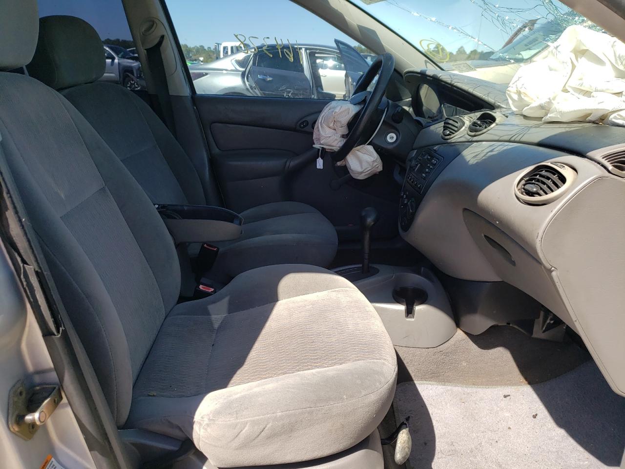 Photo 5 from auction – 2000 FORD FOCUS SE with VIN 1FAHP3434YW358379